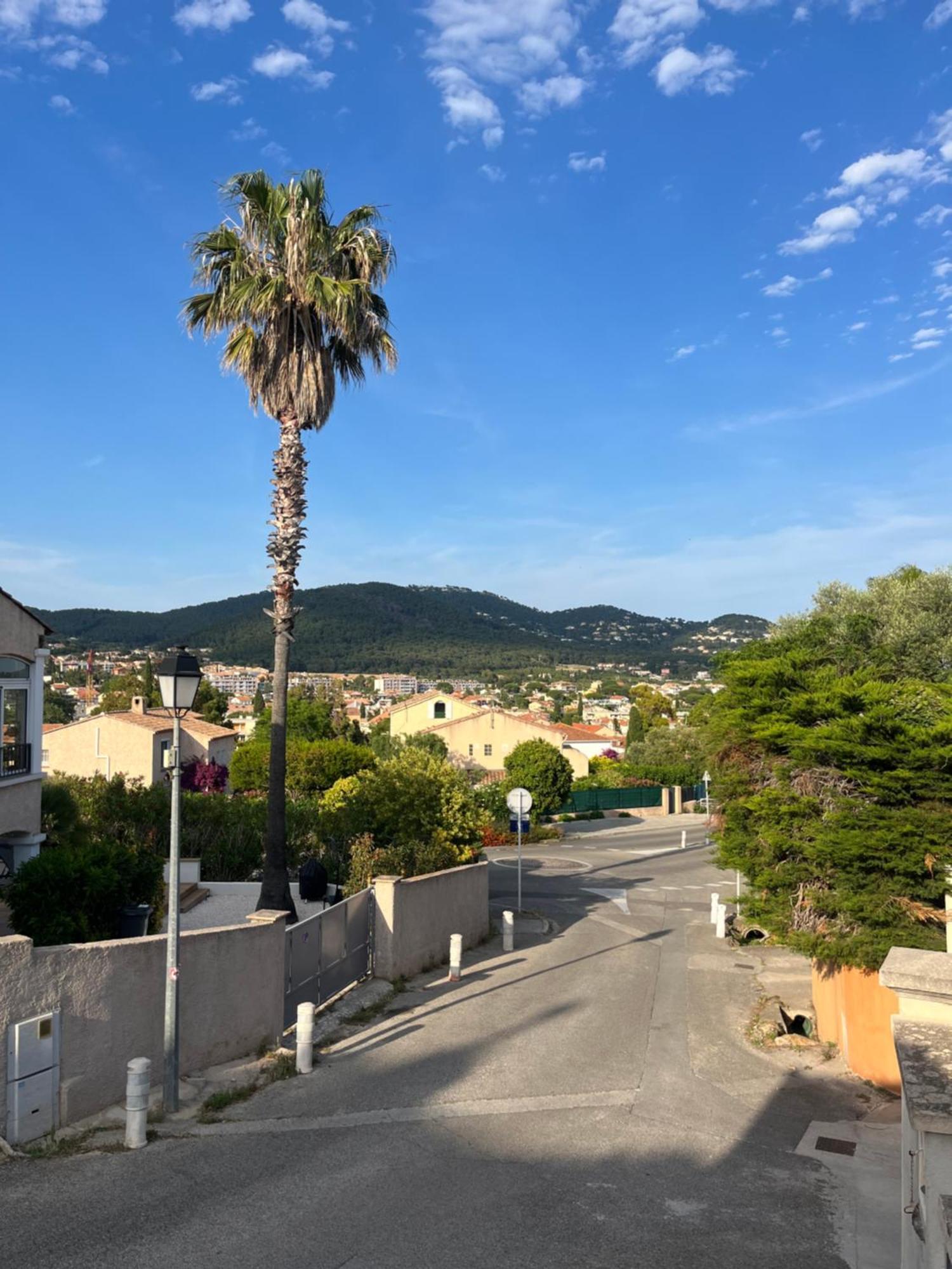 Charmant Bas De Villa Avec Terrasse A Proximite De La Plage Et Du Port Carqueiranne Buitenkant foto