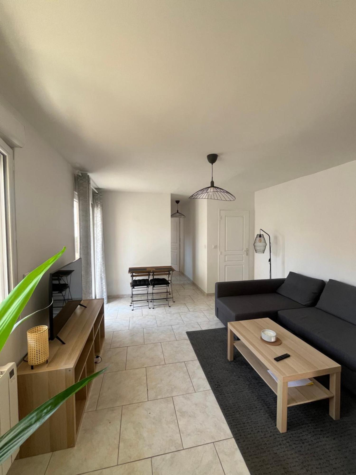 Charmant Bas De Villa Avec Terrasse A Proximite De La Plage Et Du Port Carqueiranne Buitenkant foto